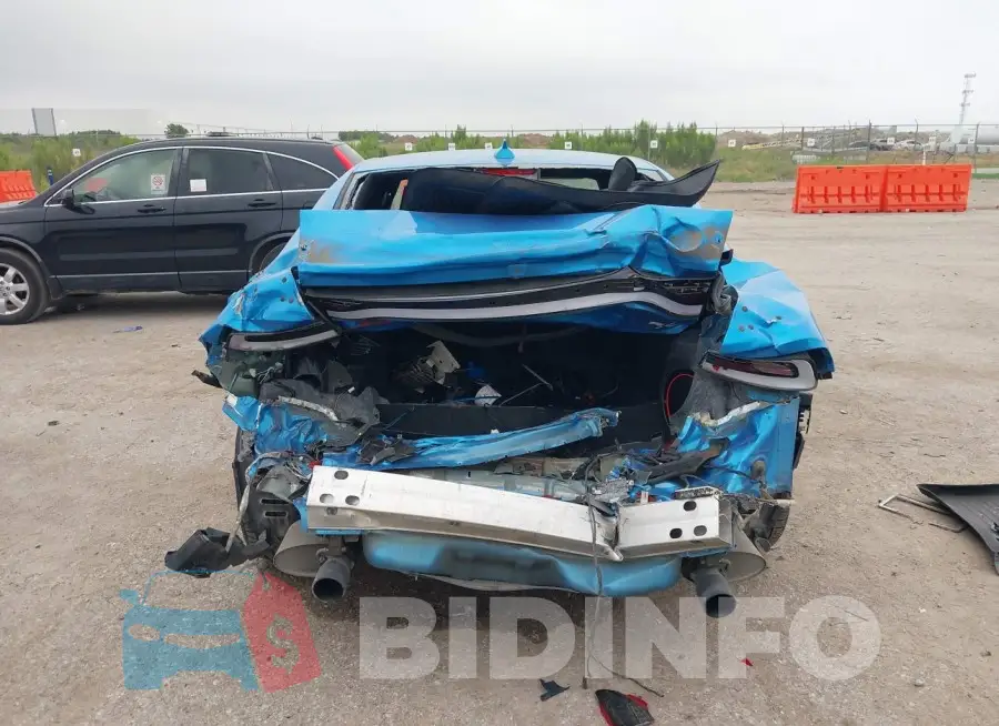 2C3CDXCT2FH826437 Photo# 16