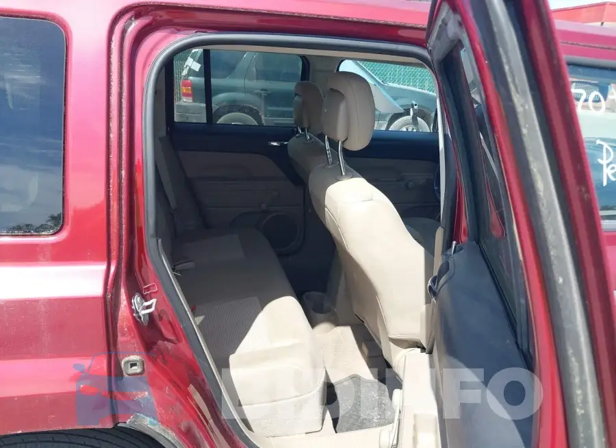 1C4NJPBB7FD387593 Photo# 8