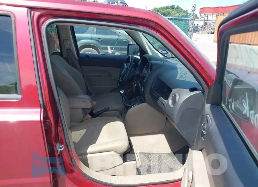 1C4NJPBB7FD387593 Photo# 5