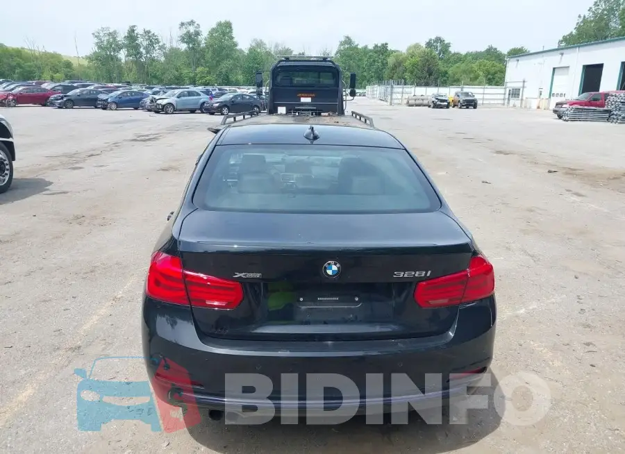 WBA8E3G5XGNU03467 Photo# 17