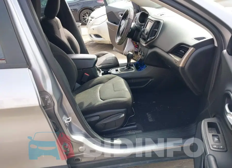 1C4PJLAB8HW541156 Photo# 5