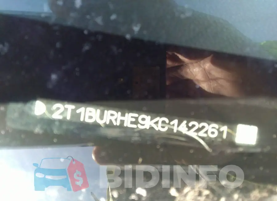 2T1BURHE9KC142261 Photo# 9