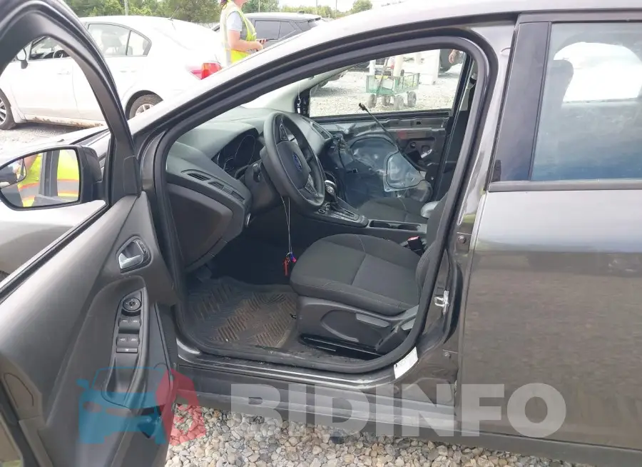 1FADP3F21GL267332 Photo# 5