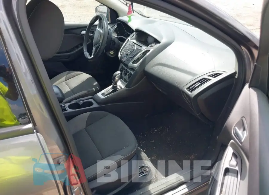 1FADP3F2XEL455814 Photo# 5