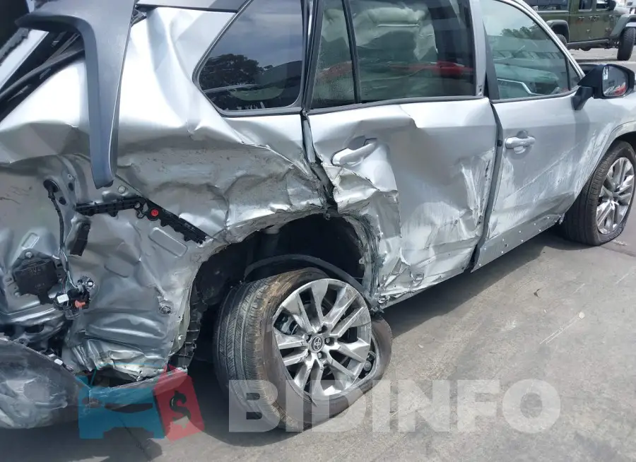 2T3A1RFV8PW337627 Photo# 17