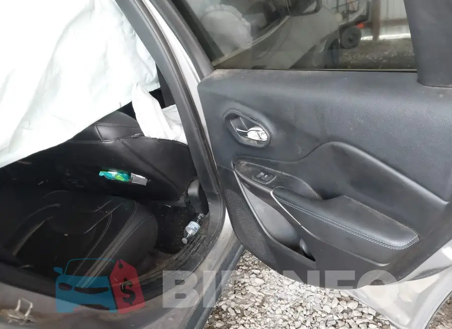 1C4PJLLB2KD262561 Photo# 8