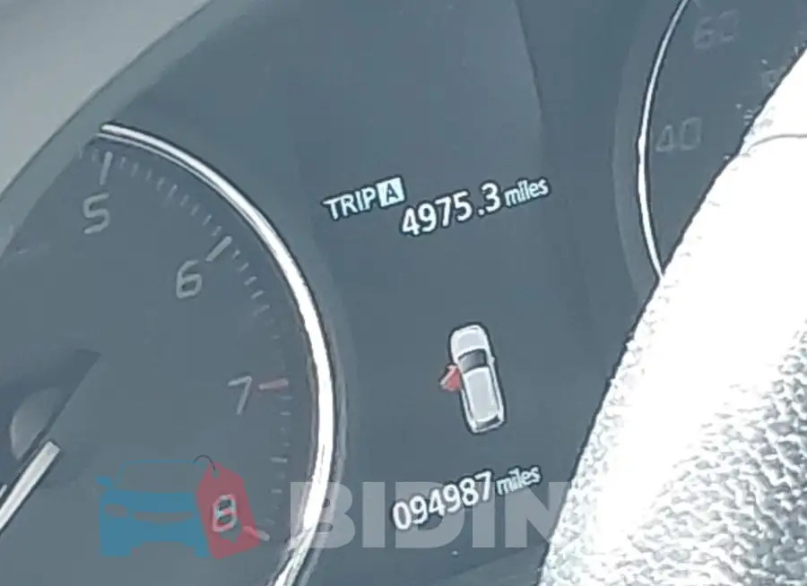 JA4AD3A38JZ020135 Photo# 7