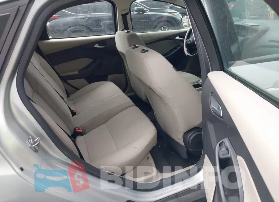 1FADP3K2XJL225075 Photo# 8
