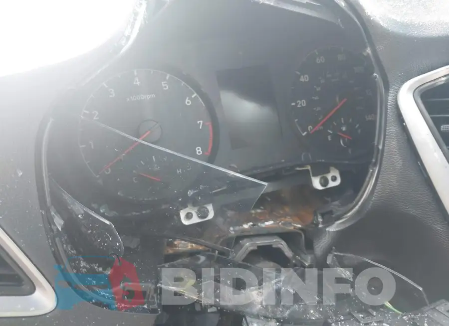 3KPC24A36KE088084 Photo# 7