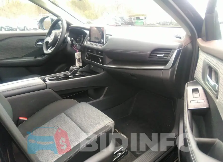 JN8BT3BB0PW475837 Photo# 5