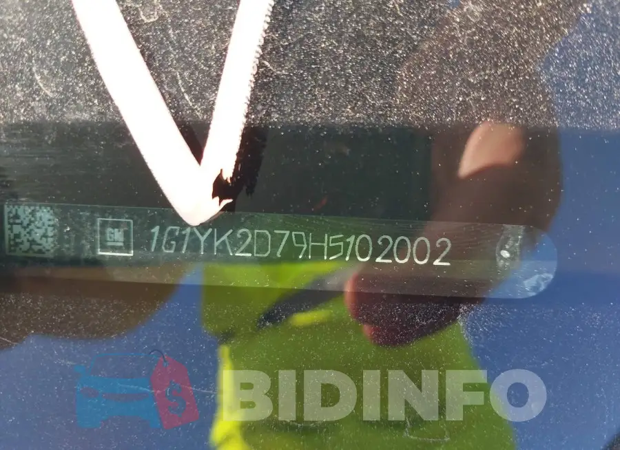 1G1YK2D79H5102002 Photo# 9