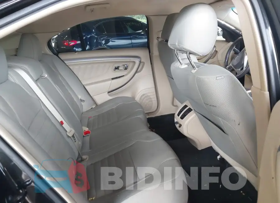 1FAHP2D81FG121684 Photo# 8