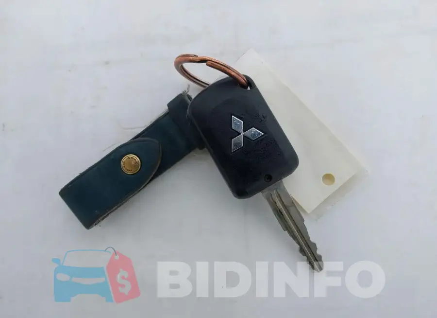 JA4AD2A35KZ008200 Photo# 11
