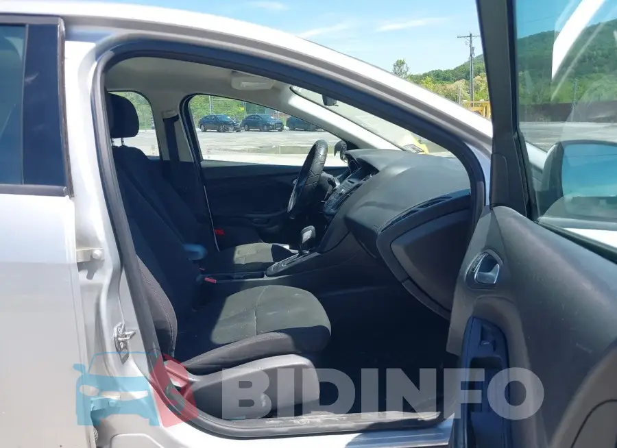 1FADP3K25FL301048 Photo# 5