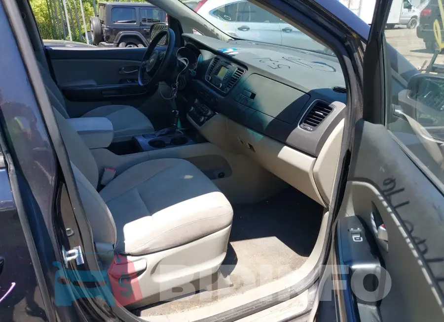 KNDMB5C10F6018257 Photo# 5