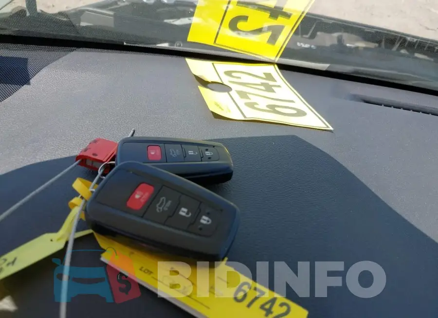 JTMP1RFV4KD516411 Photo# 11
