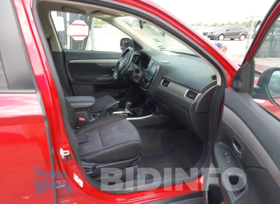 JA4AD3A31JZ055728 Photo# 5