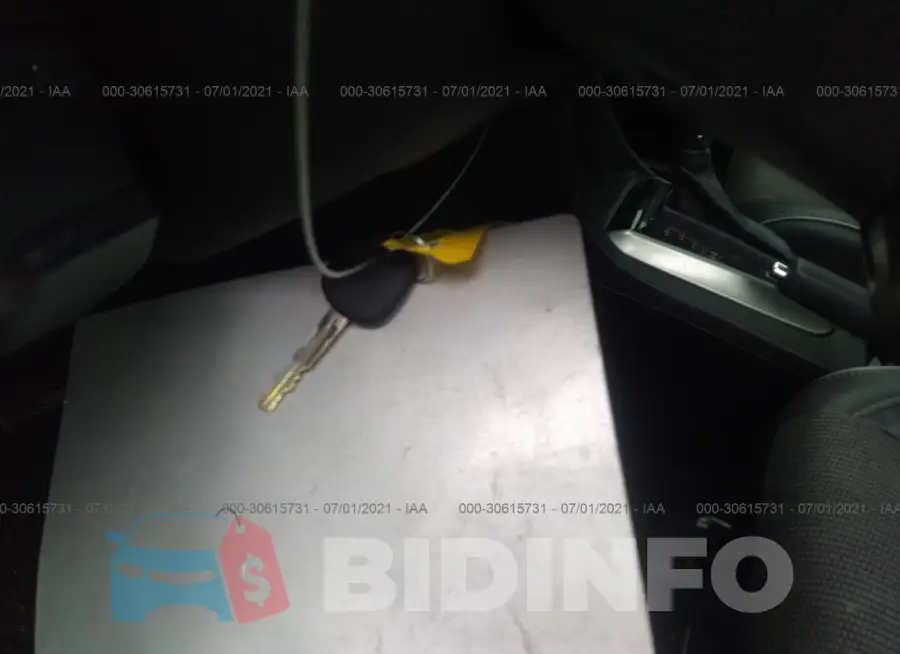 2T1BURHE4FC462013 Photo# 11