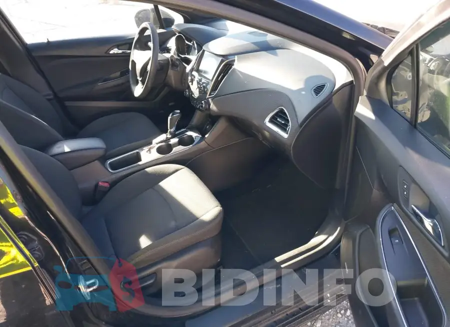 1G1BE5SM4J7201943 Photo# 5