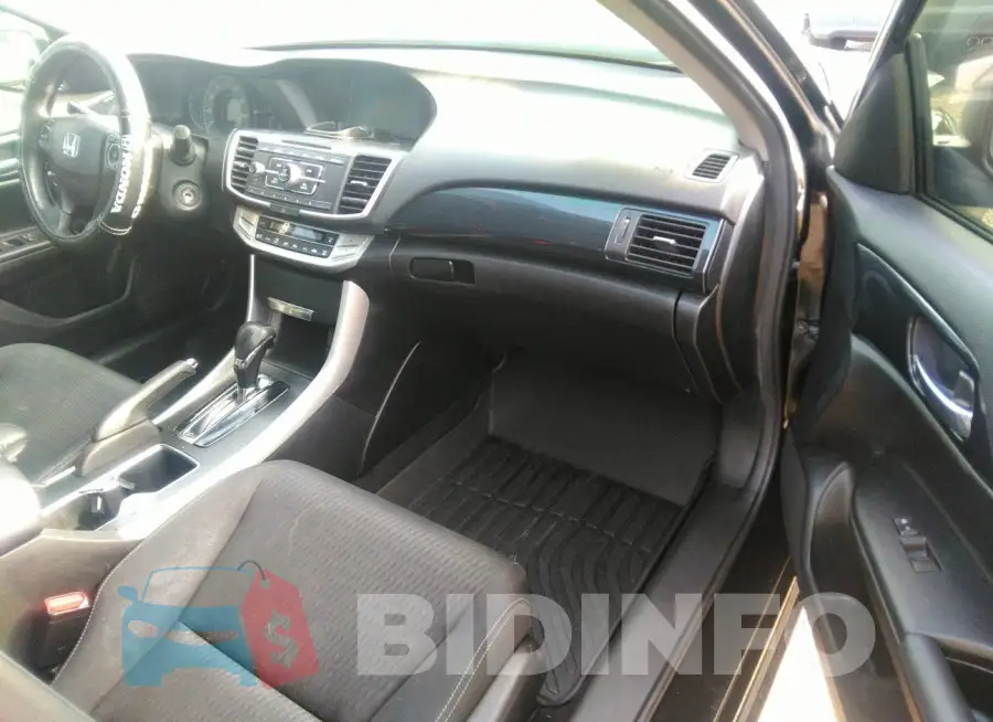 1HGCR2F58FA175862 Photo# 5