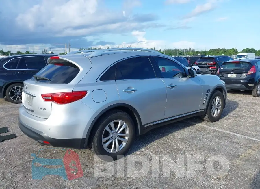 JN8CS1MUXEM452228 Photo# 4