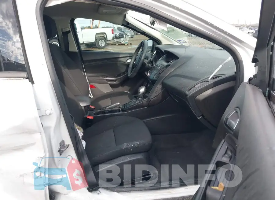 1FADP3F26JL267916 Photo# 5