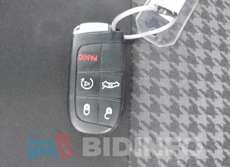2C3CDXHG4PH530106 Photo# 11