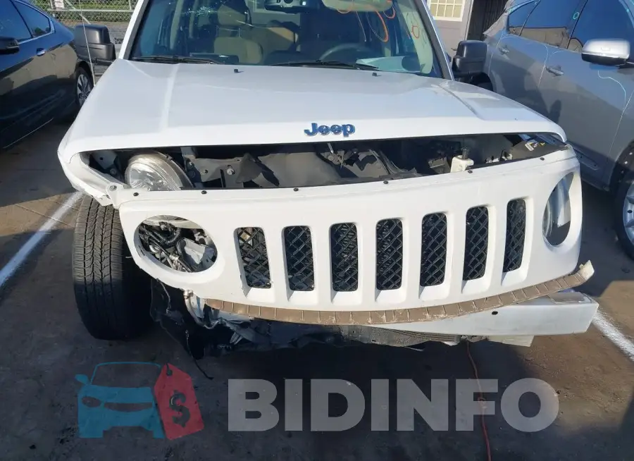 1C4NJPBB2HD209092 Photo# 6