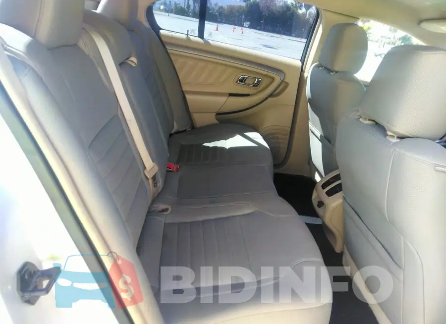 1FAHP2D82FG178105 Photo# 8