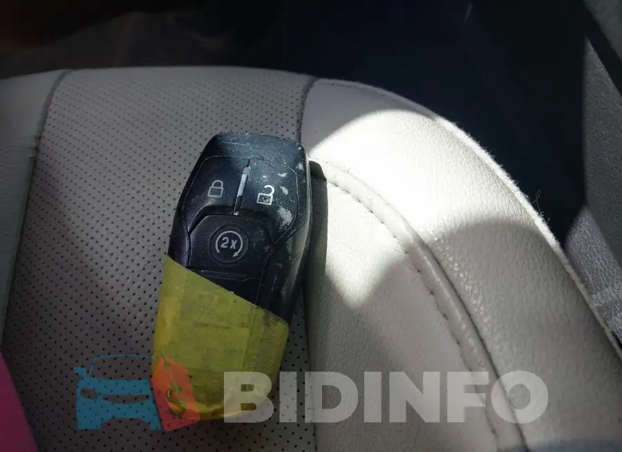 3FA6P0D93GR100835 Photo# 11