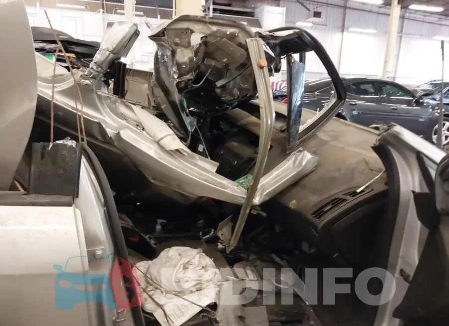 1FADP3F2XJL228777 Photo# 5