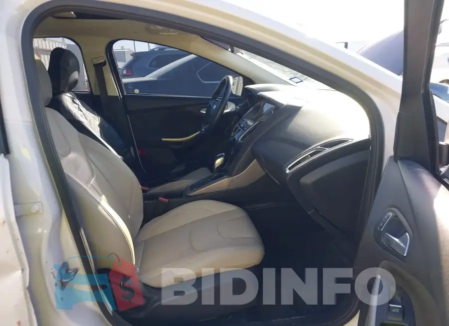 1FADP3J2XJL326604 Photo# 5