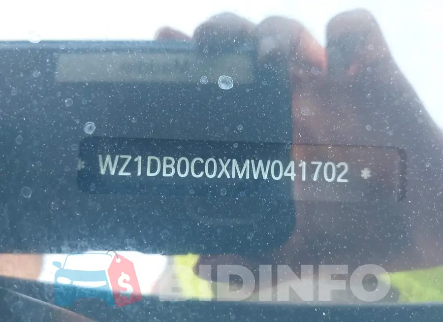 WZ1DB0C0XMW041702 Photo# 9