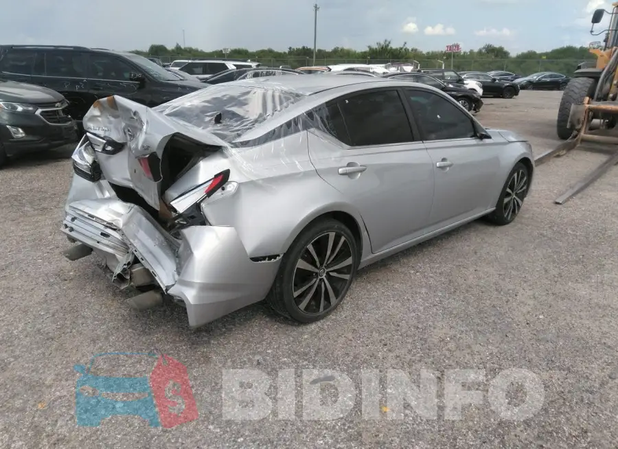 1N4BL4CV1KC149989 Photo# 4
