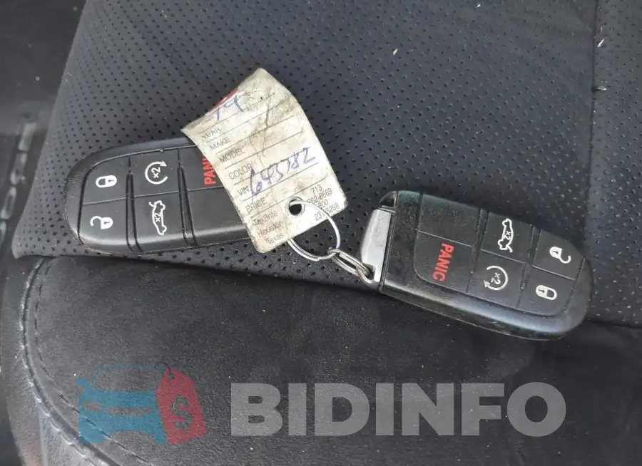 2C3CDXGJ8HH643782 Photo# 11