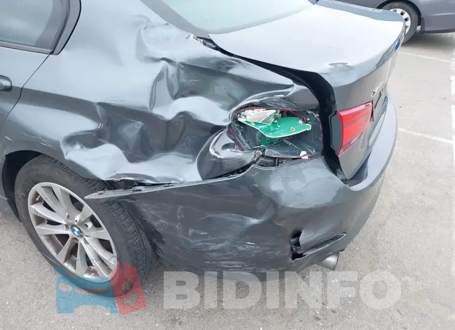 WBA8E5G55JNU47864 Photo# 6