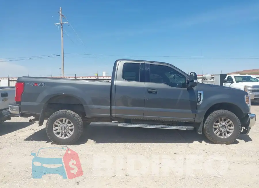 1FT7X2B60JEB12972 Photo# 14