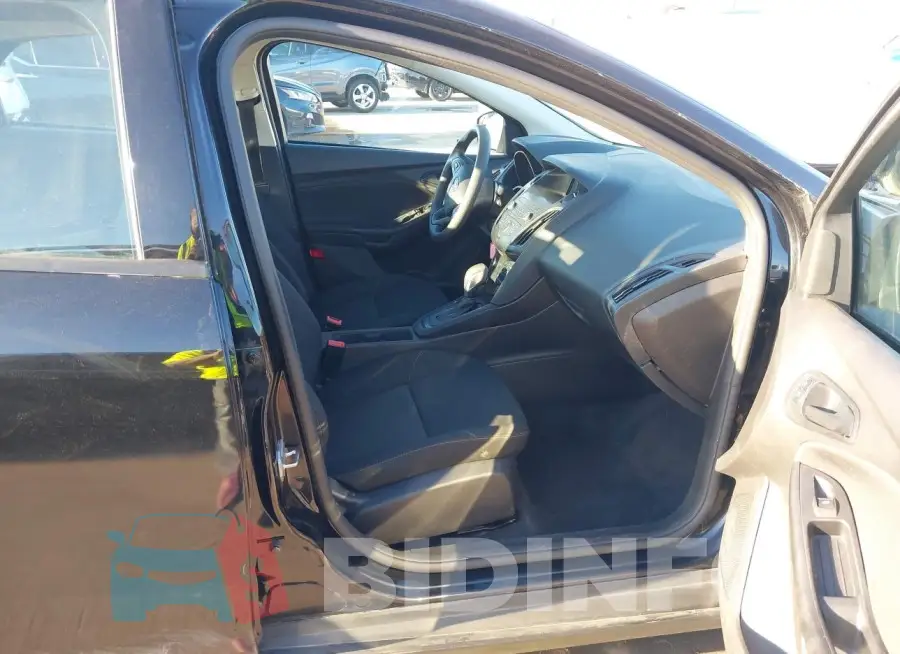 1FADP3E2XJL277947 Photo# 5