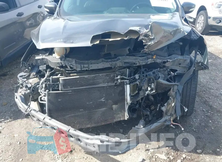 1FMCU0J9XHUF01444 Photo# 6