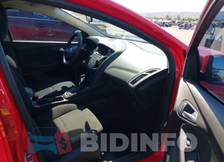 1FADP3F24GL405946 Photo# 5