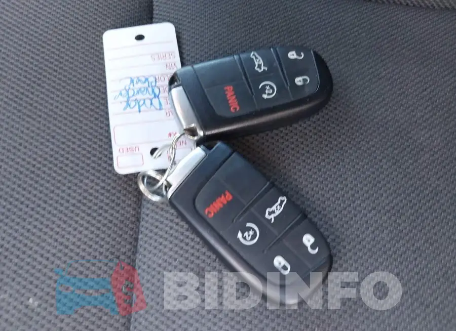2C3CDXHG6FH738809 Photo# 11