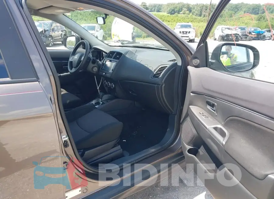 JA4AR3AU2JZ018083 Photo# 5
