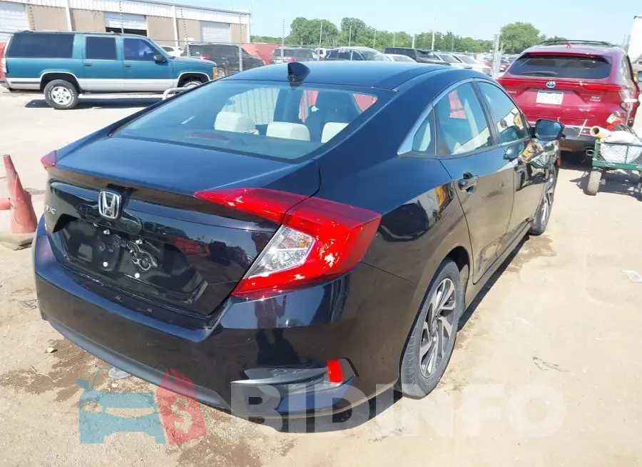 19XFC2F77HE028656 Photo# 4