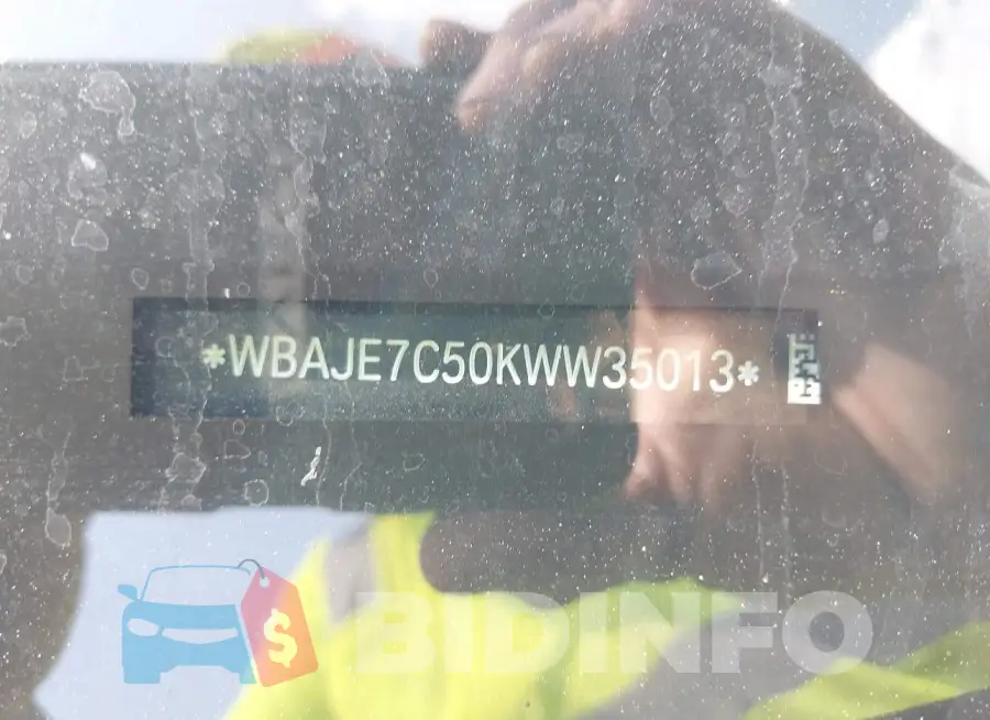 WBAJE7C50KWW35013 Photo# 9