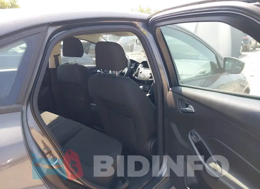 1FADP3F25GL226914 Photo# 8
