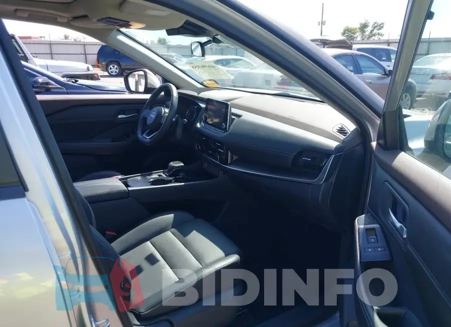 5N1BT3BA2PC670869 Photo# 5