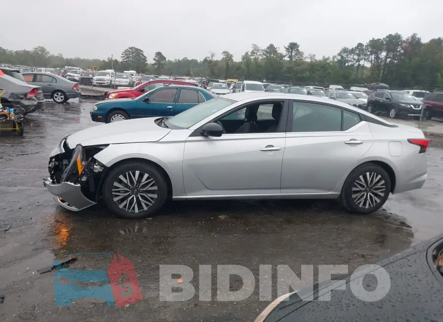1N4BL4DV3RN330573 Photo# 14