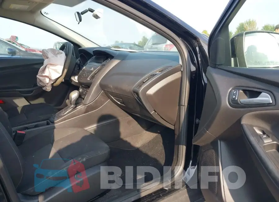 1FADP3F2XJL237575 Photo# 5