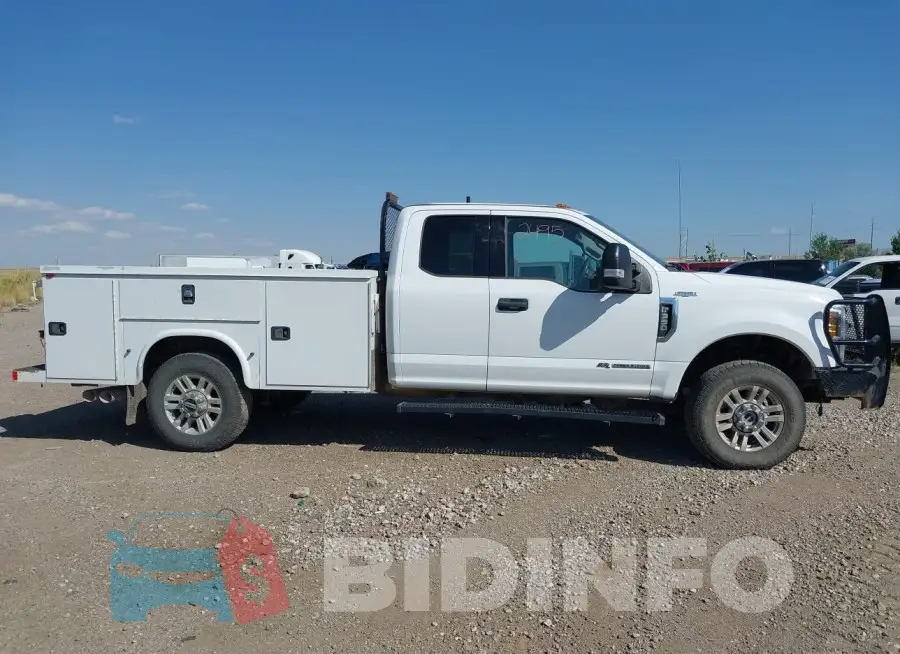 1FD8X3FT7JEB74696 Photo# 17