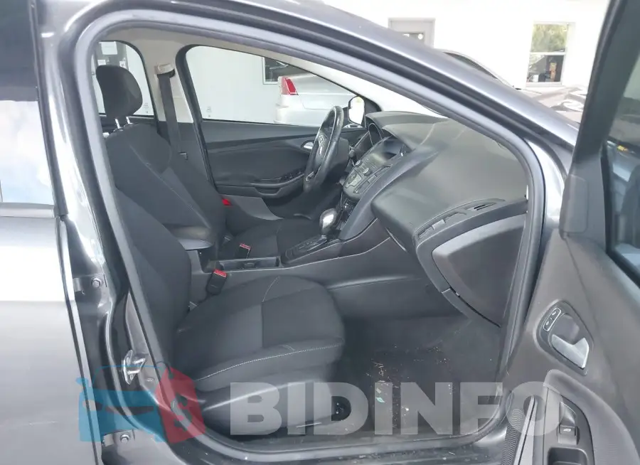 1FADP3F21JL210331 Photo# 5